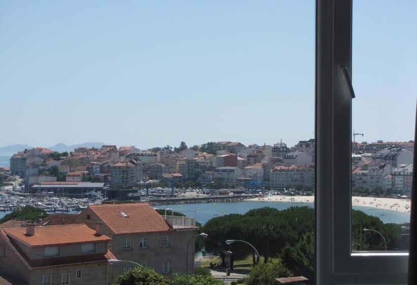 اتاق لوکس با چشم‌انداز دریا, Ton