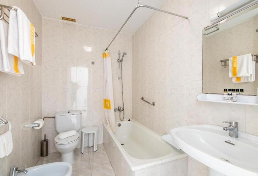 اتاق اکونومی, Ton