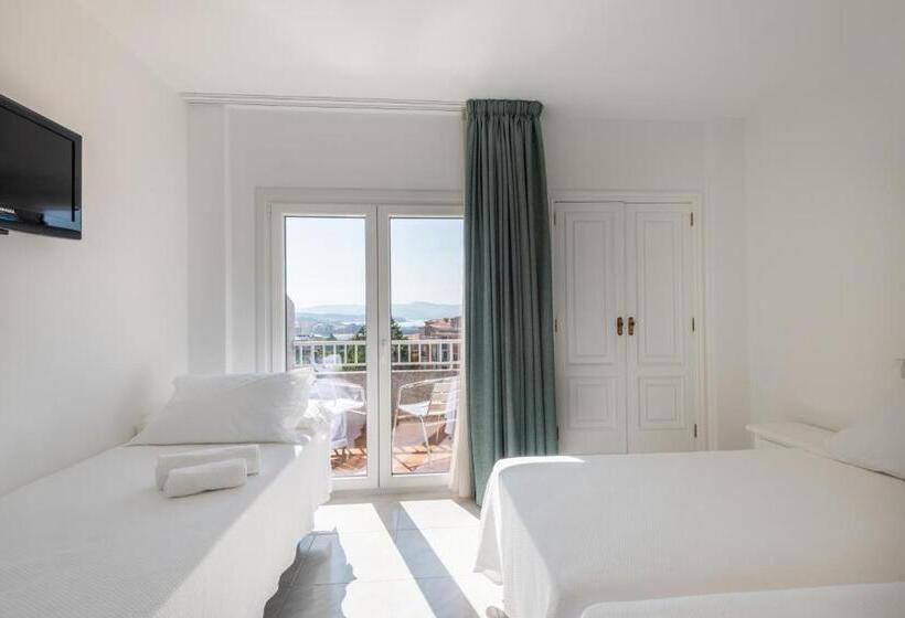 Economy Triple Room, Ton