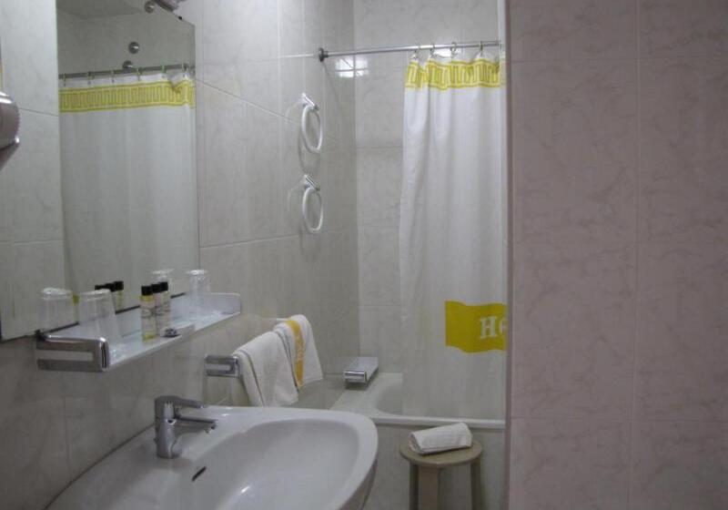 Economy Triple Room, Ton