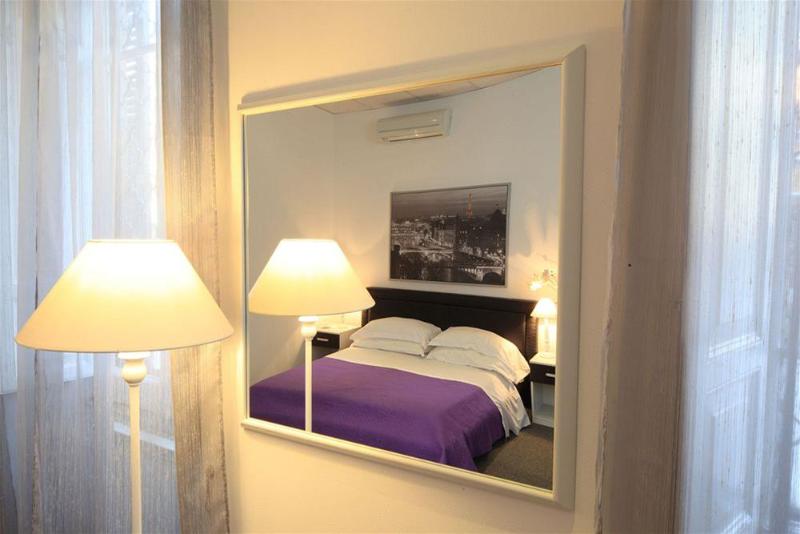 Economy Quadruple Room, Ton