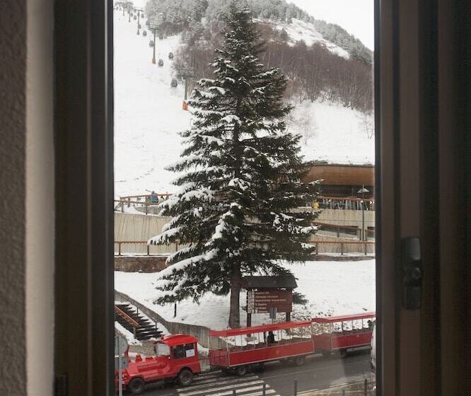 غرفة قياسية ثلاثية, Tuc Blanc