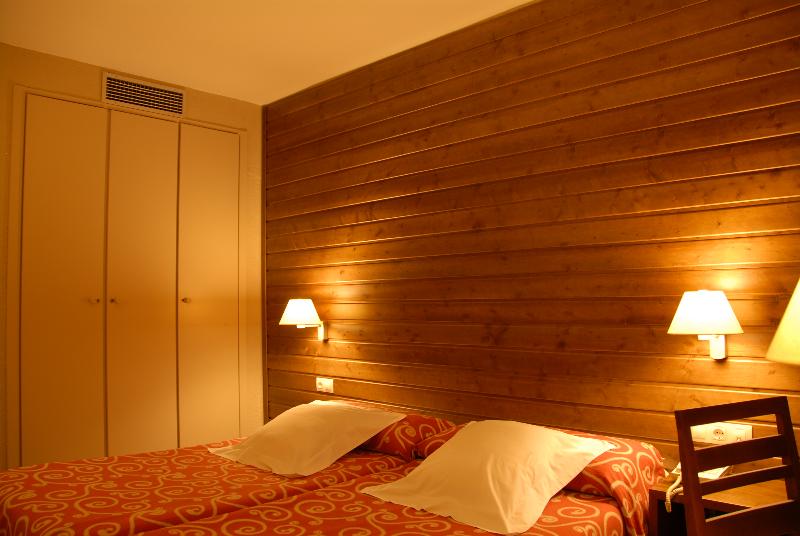 غرفة قياسية ثلاثية, Tuc Blanc