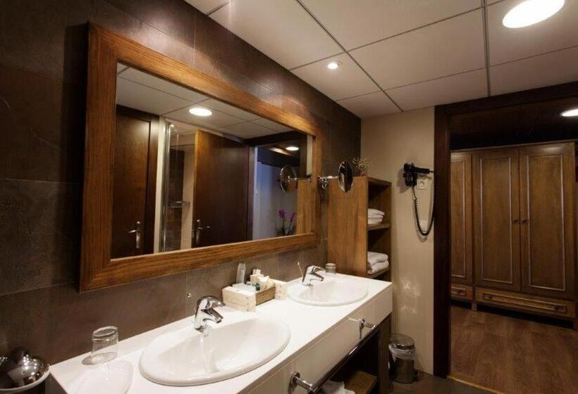 غرفة سوبيريور, Tuc Blanc