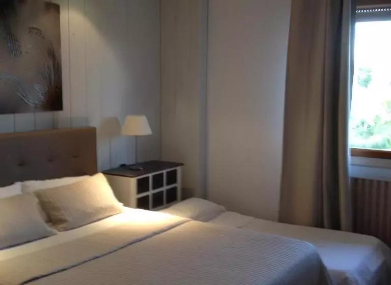 Quarto Triplo Standard com Balcão, Valjunco