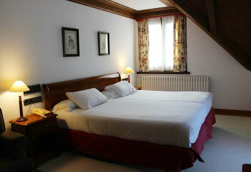 غرفة قياسية ثلاثية, Meliá de Tredós
