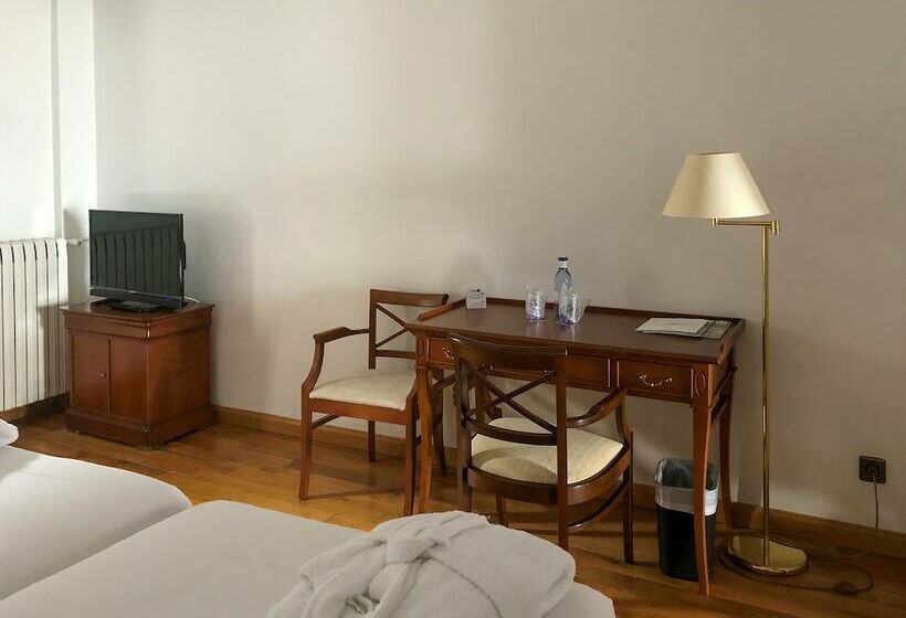 غرفة قياسية ثلاثية, Meliá de Tredós