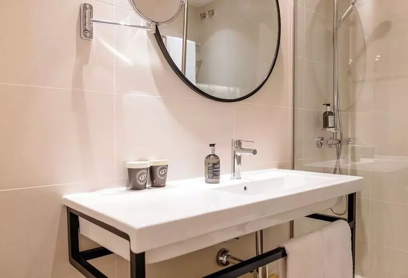 اتاق استاندارد با تخت بزرگ, Motel One Madridplaza De España