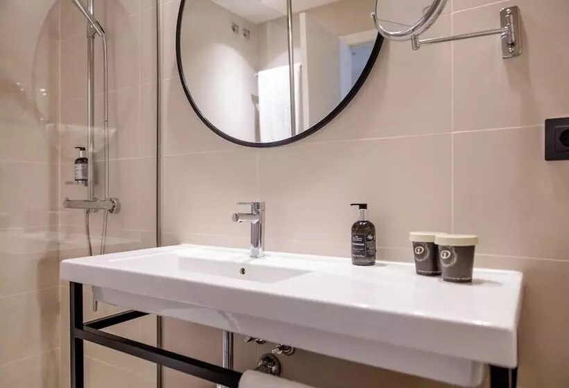 اتاق استاندارد با تراس, Motel One Madridplaza De España