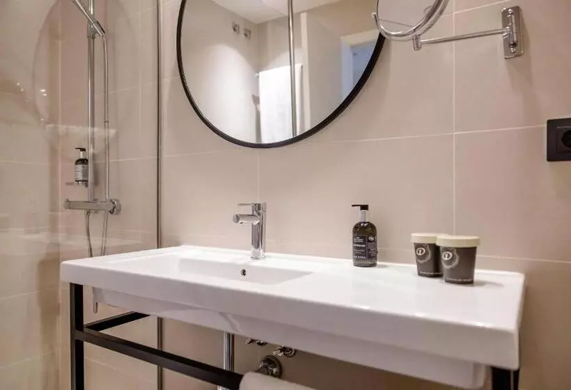 سوییت, Motel One Madridplaza De España