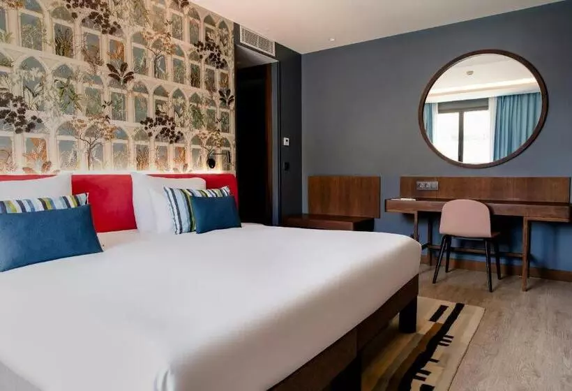 سوییت, Motel One Madridplaza De España