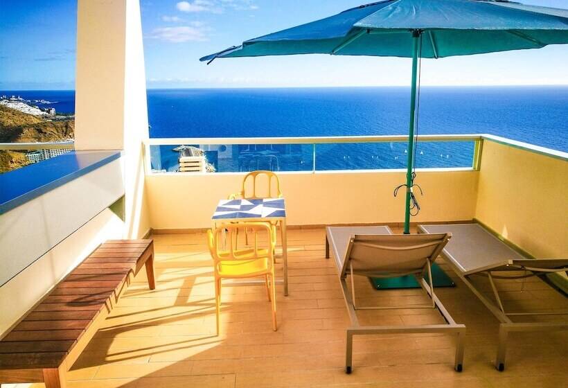 Quarto Superior Vista Mar com Varanda, Servatur Riosol
