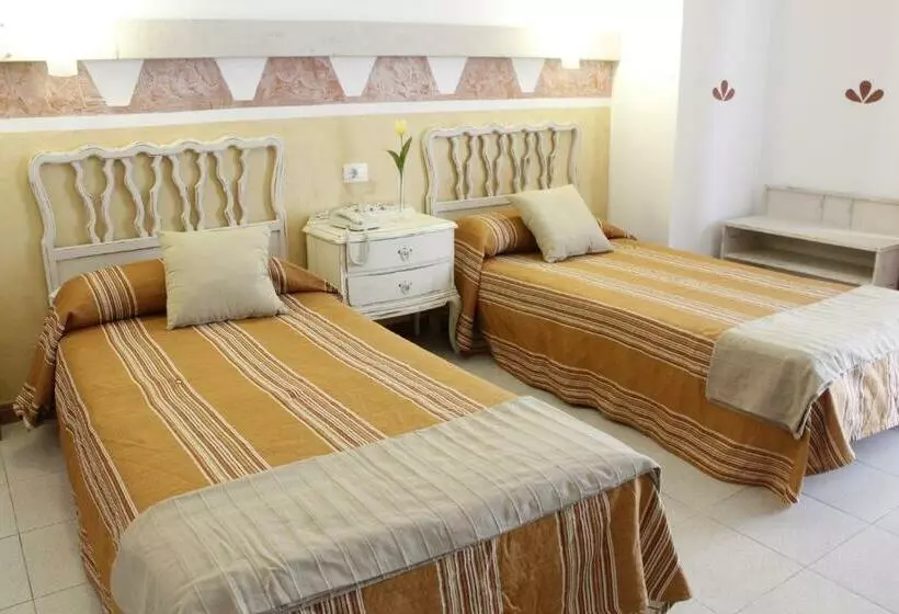 اتاق استاندارد سه نفره, 4dreams Hotel Chimisay