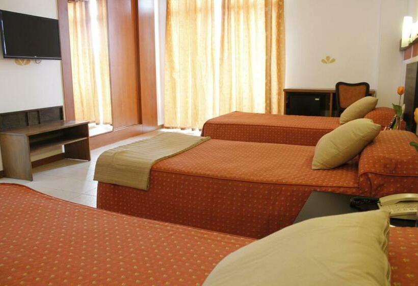 Номер Стандарт Трехместный, 4dreams Hotel Chimisay