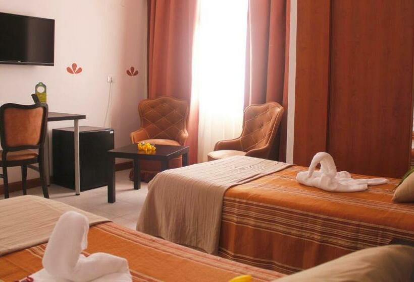 Номер Стандарт Трехместный, 4dreams Hotel Chimisay