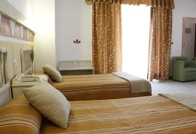 اتاق استاندارد چهار تخته, 4dreams Hotel Chimisay