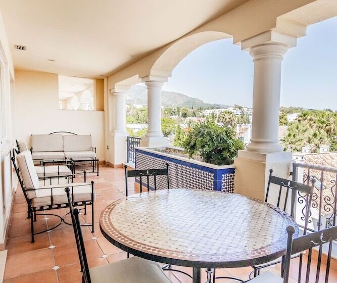 Апартаменты 2 Спальни, Guadalpin Suites