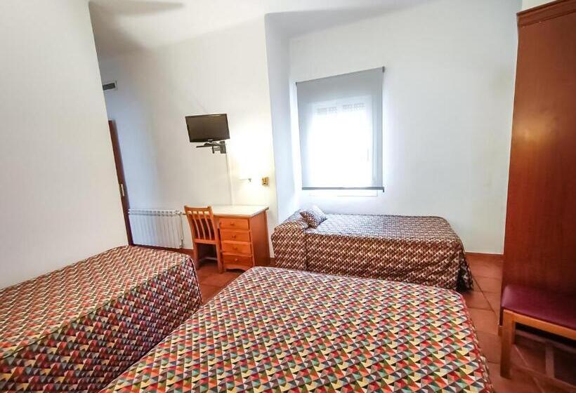 חדר סטנדרט לשלושה, Can Solé