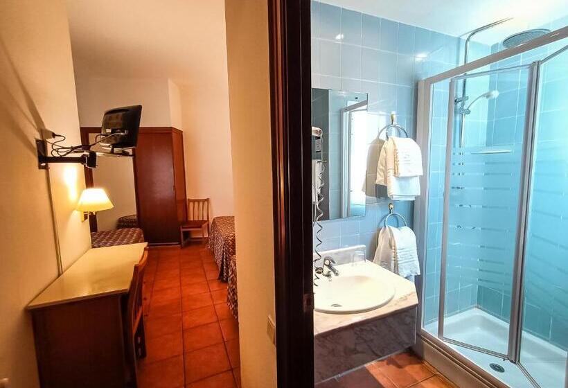 חדר סטנדרט לשלושה, Can Solé