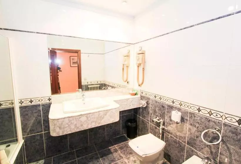 اتاق استاندارد سه نفره, Castellano Centro