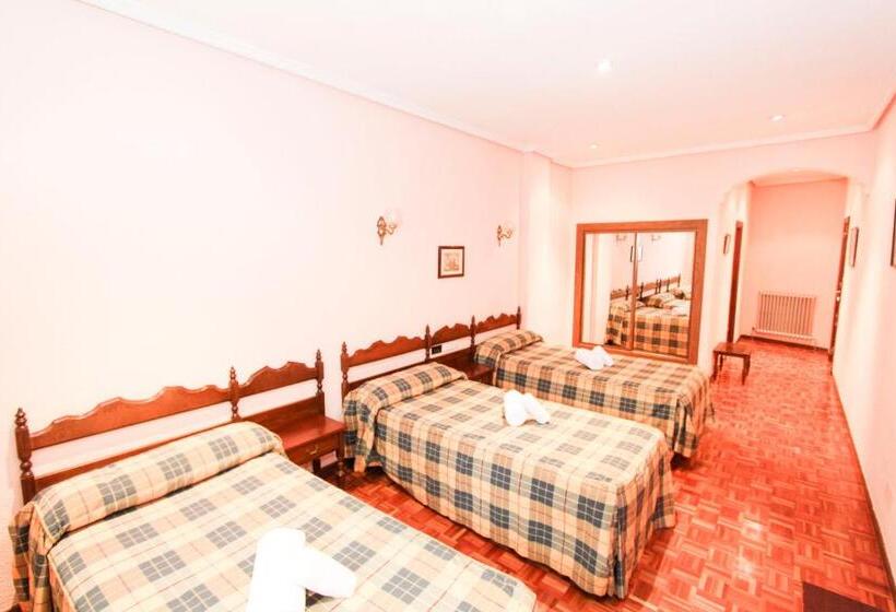 غرفة قياسية ثلاثية, Castellano Centro