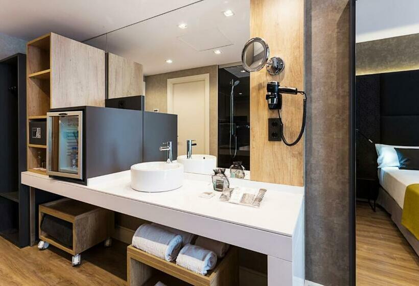 اتاق پرمیوم, Catalonia Giralda