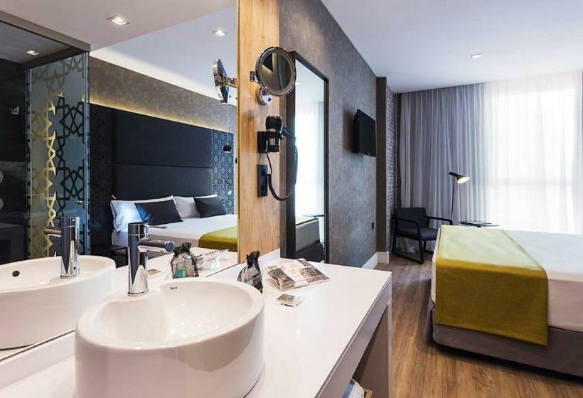 اتاق پرمیوم, Catalonia Giralda