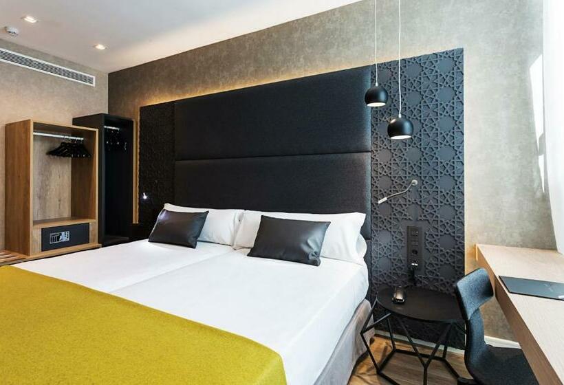 اتاق پرمیوم, Catalonia Giralda