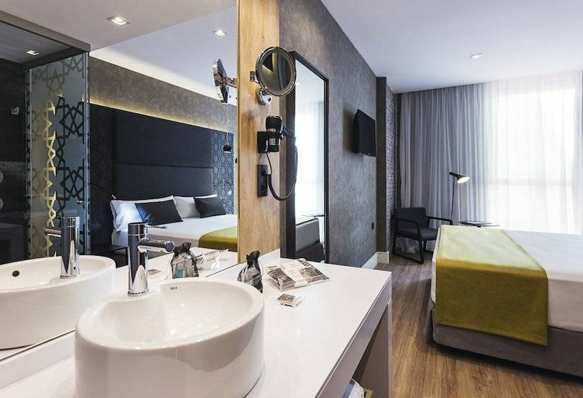 اتاق پرمیوم, Catalonia Giralda