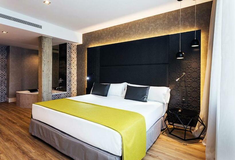 Superior Room with Terrace, Catalonia Giralda