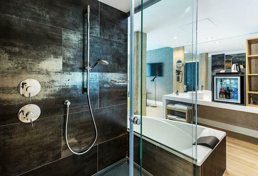 Superior Room with Terrace, Catalonia Giralda