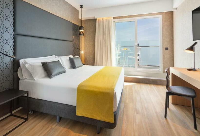 سوئیت جونیور با تراس, Catalonia Giralda