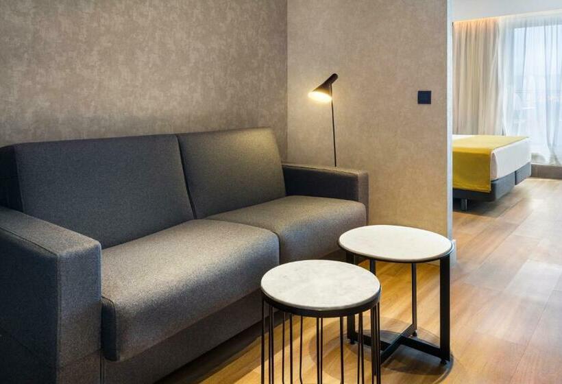 سوئیت جونیور با تراس, Catalonia Giralda