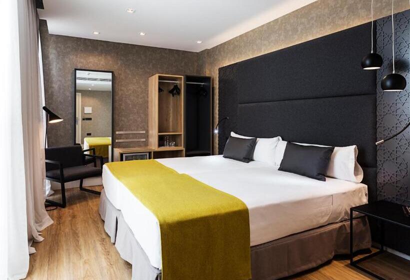 اتاق خانوادگی, Catalonia Giralda