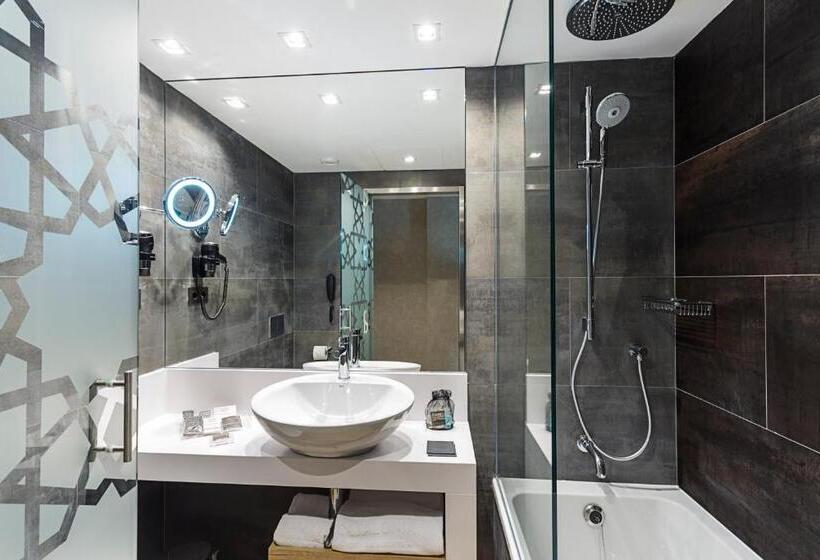 Premium room with terrace, Catalonia Giralda