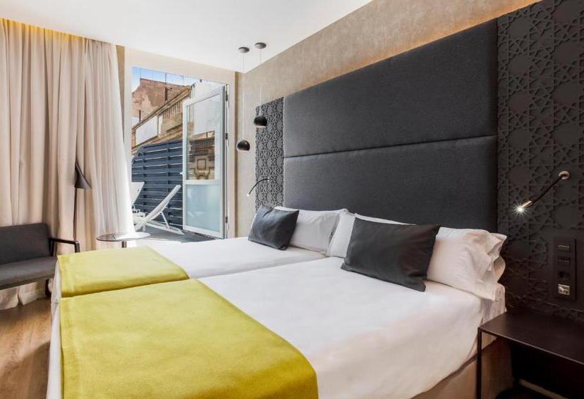 Premium room with terrace, Catalonia Giralda