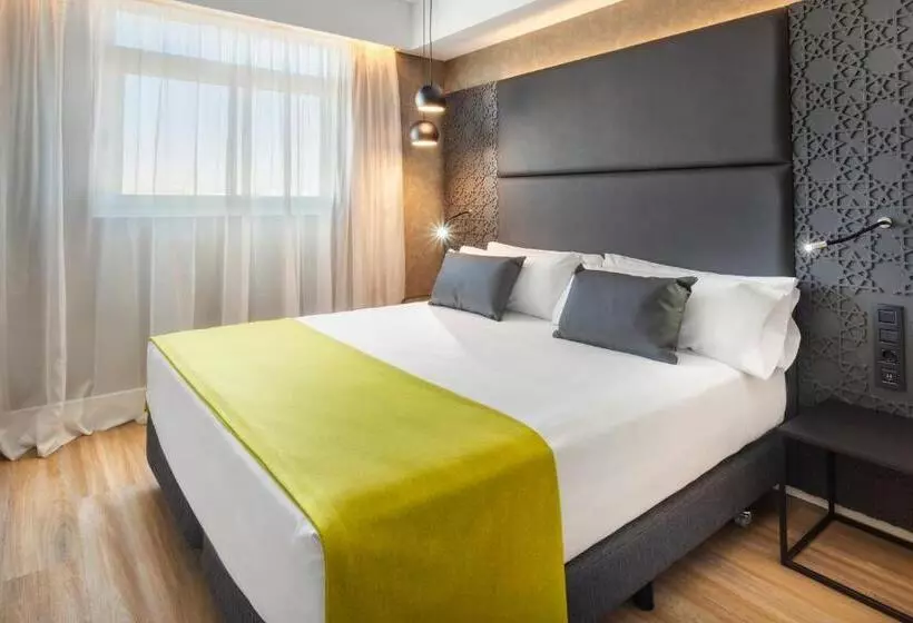 Premium room with view, Catalonia Giralda