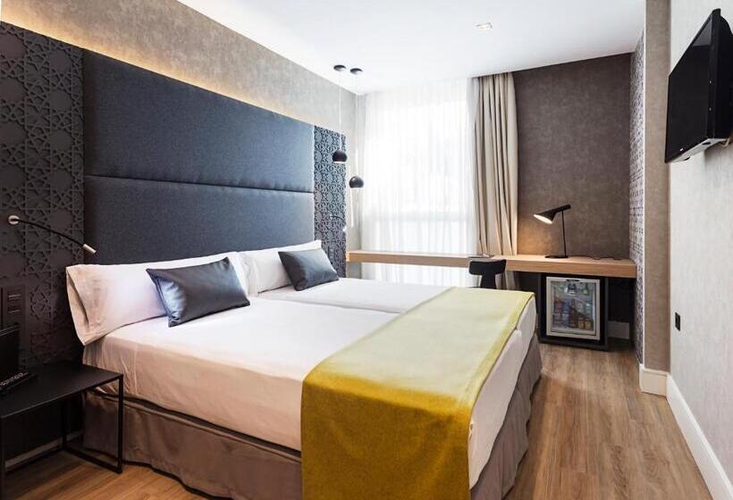 اتاق پرمیوم, Catalonia Giralda