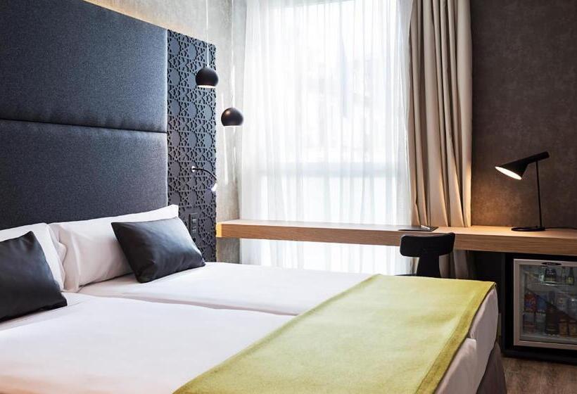 اتاق پرمیوم, Catalonia Giralda