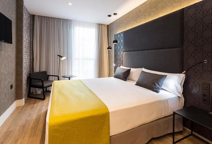 اتاق پرمیوم, Catalonia Giralda