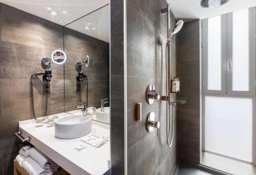 اتاق خانوادگی, Catalonia Giralda