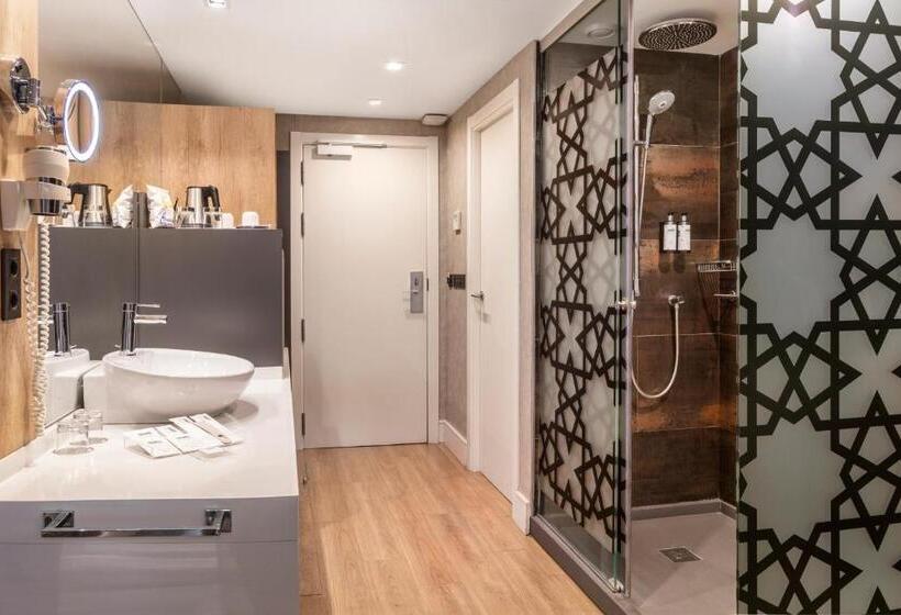 Premium room with terrace, Catalonia Giralda