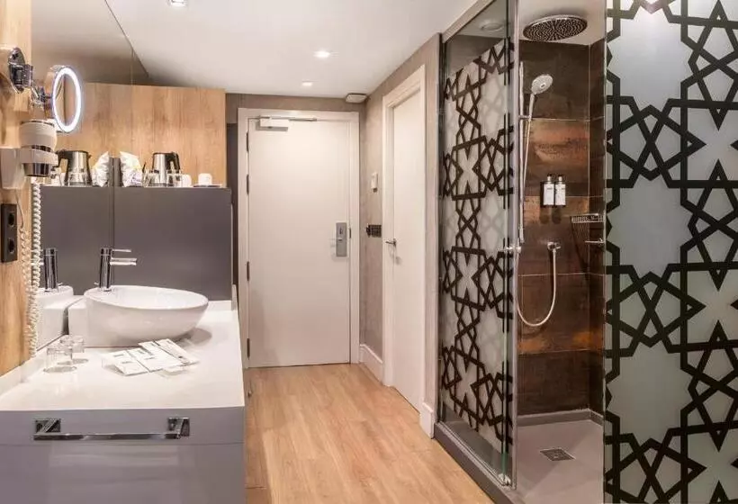 Premium room with terrace, Catalonia Giralda