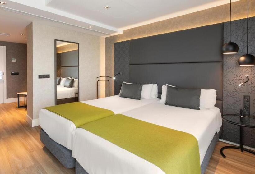 سوئیت جونیور با تراس, Catalonia Giralda