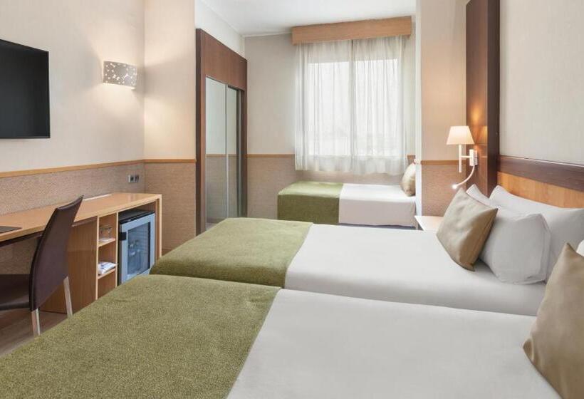 اتاق استاندارد سه نفره, Catalonia Giralda