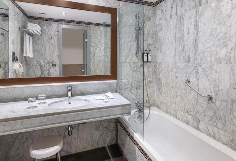 اتاق استاندارد سه نفره, Catalonia Giralda