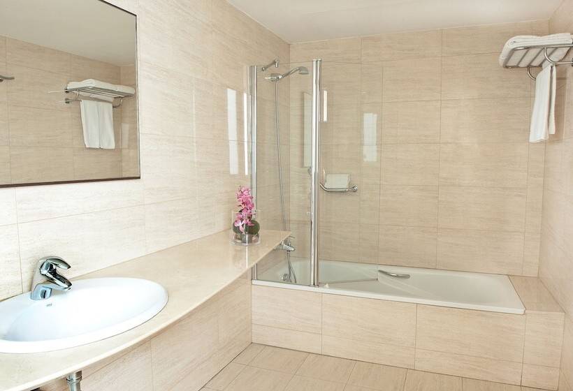 اتاق استاندارد سه نفره, Duran