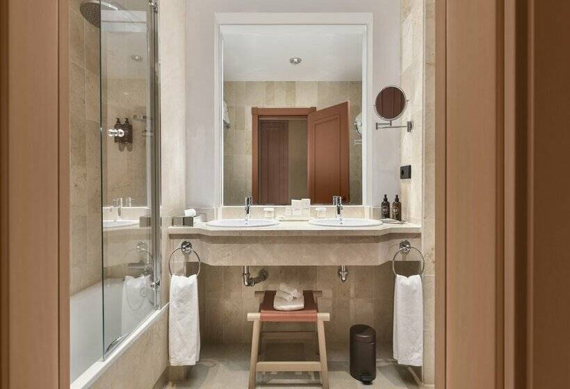 اتاق اساندارد با چشمانداز جانبی به دریا, El Fuerte Marbella