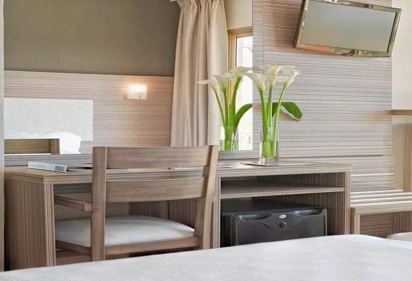 اتاق استاندارد با چشمانداز استخر, H10 Cambrils Playa