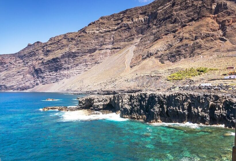 غرفة قياسية مطلّة علي البحر, Puntagrande